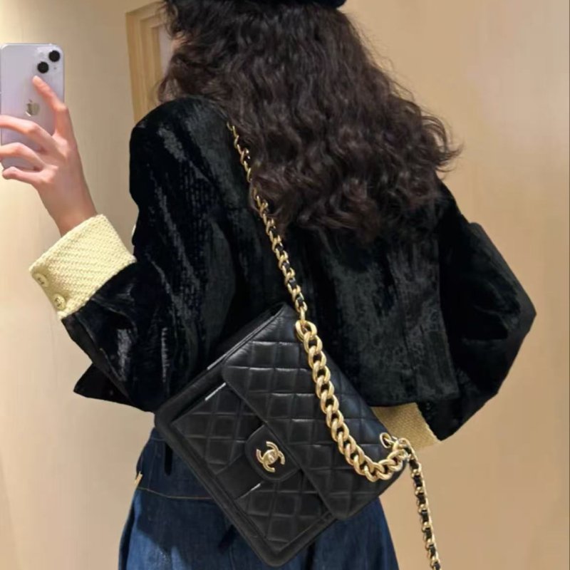 Chanel 23S 黑金牛皮翻蓋後背包書包,最新芯片款 全新配件塵袋盒子-1