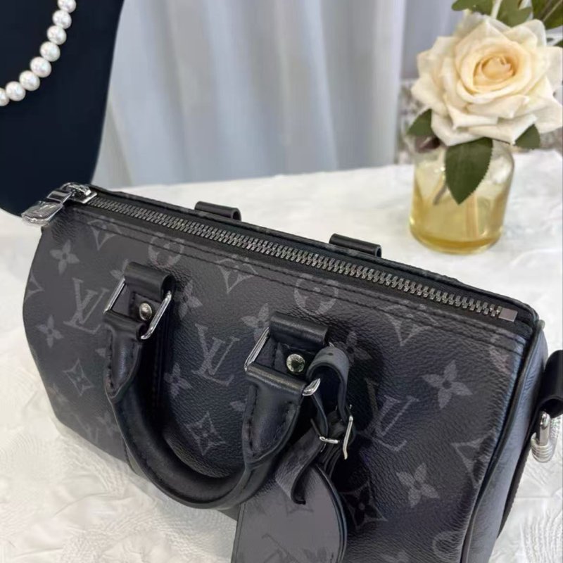 LV Keepall 25 黑武士手提斜背包 芯片款 25*15*11 全新閒置配件塵袋-2