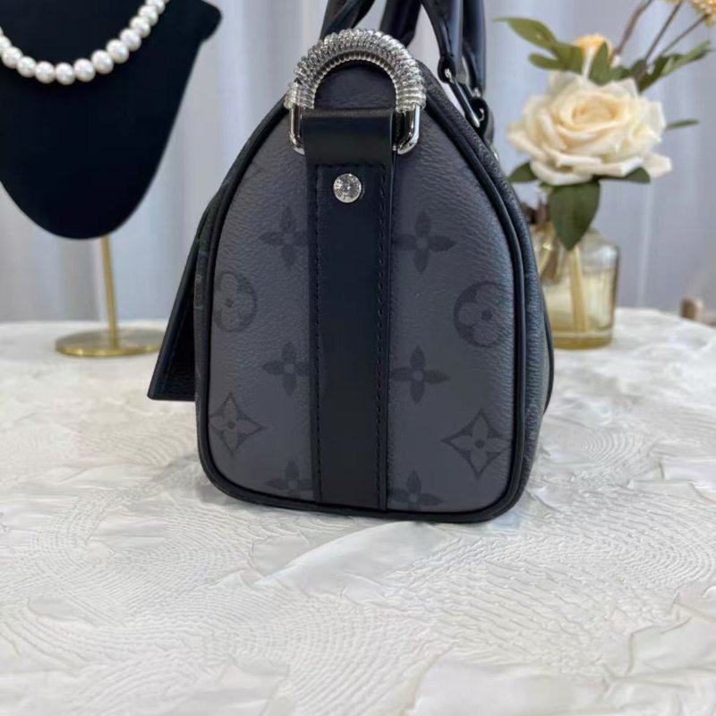 LV Keepall 25 黑武士手提斜背包 芯片款 25*15*11 全新閒置配件塵袋-4