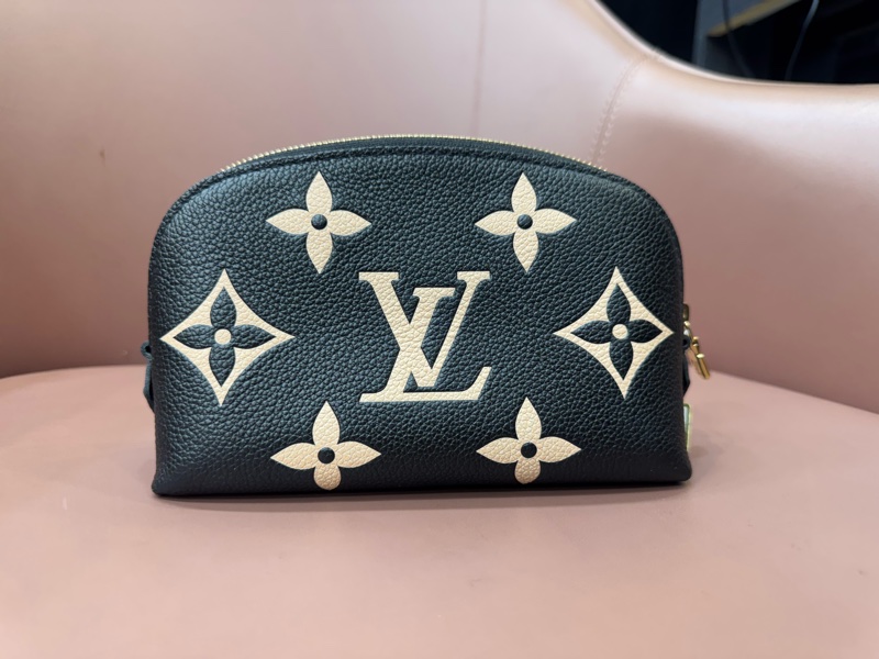Louis Vuitton-0