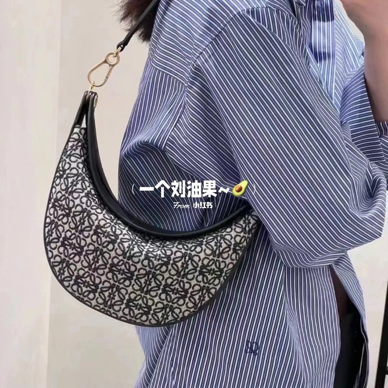 LOEWE Luna 月牙包腋下包 30*20*6 99新 配件塵袋-0