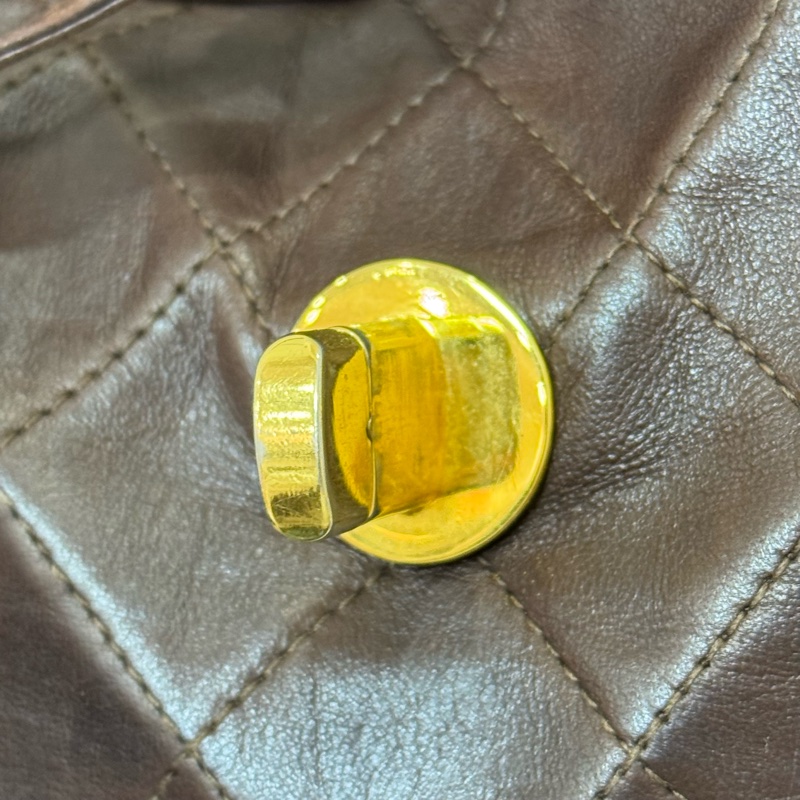 Chanel 後背包 咖啡金扣-17