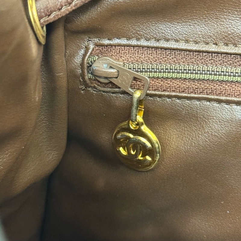 Chanel 後背包 咖啡金扣-18