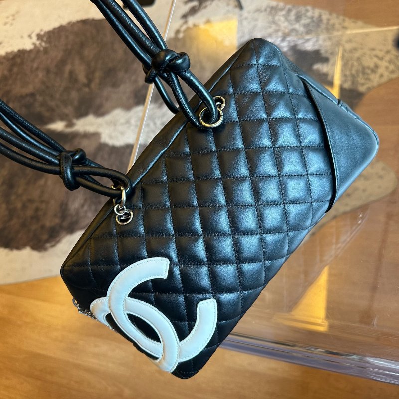 chanel香奈兒黑白康鵬枕頭包-0