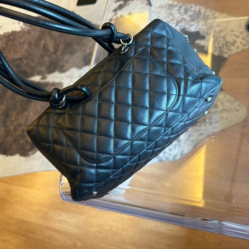 chanel香奈兒黑白康鵬枕頭包-2
