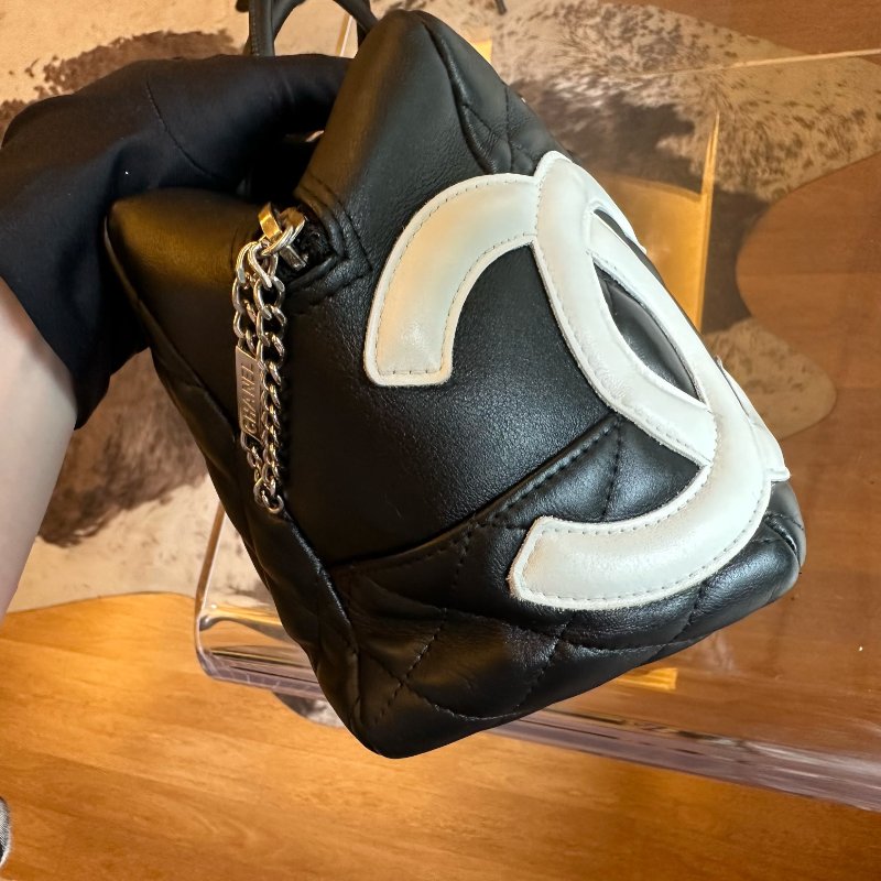 chanel香奈兒黑白康鵬枕頭包-3
