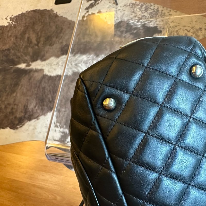 chanel香奈兒黑白康鵬枕頭包-7