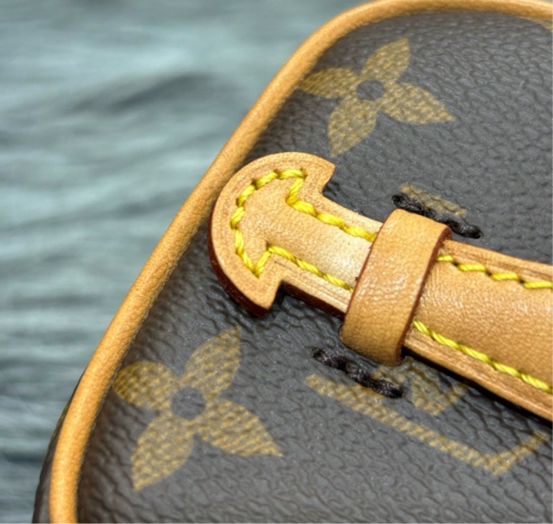 LV m44936 nice nano 老花金釦化妝包-17