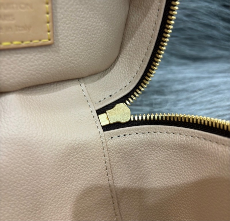 LV m44936 nice nano 老花金釦化妝包-20
