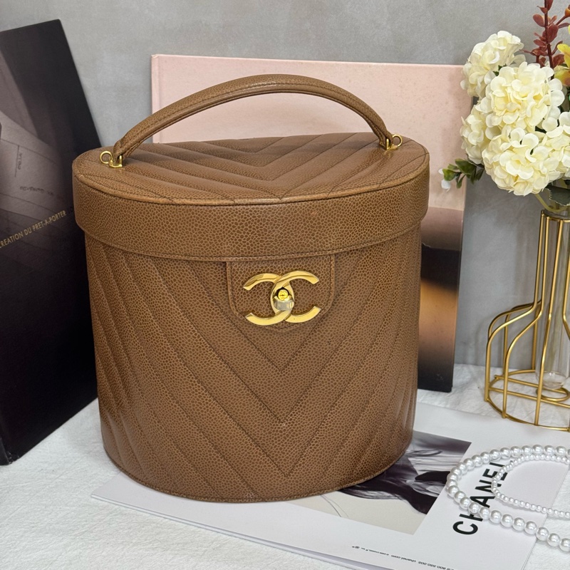 Chanel 奶金水桶化妝包-2