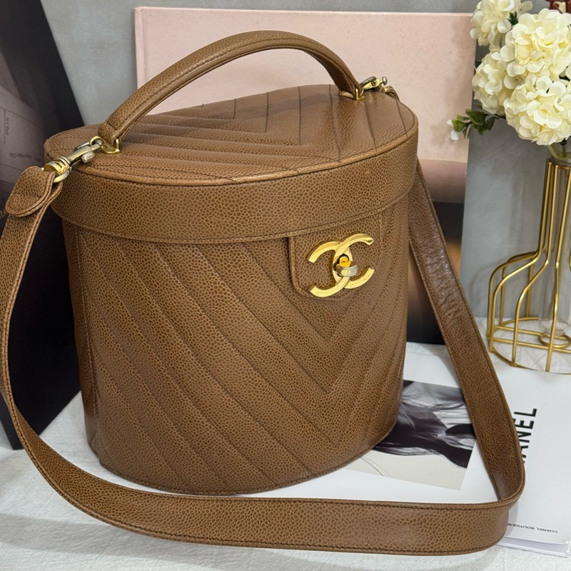 Chanel 奶金水桶化妝包-3