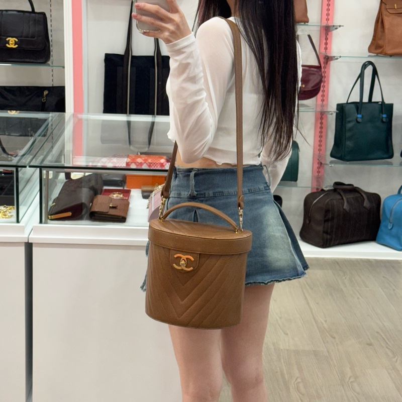 Chanel 奶金水桶化妝包-5
