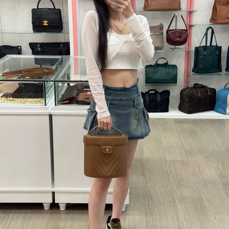 Chanel 奶金水桶化妝包-7