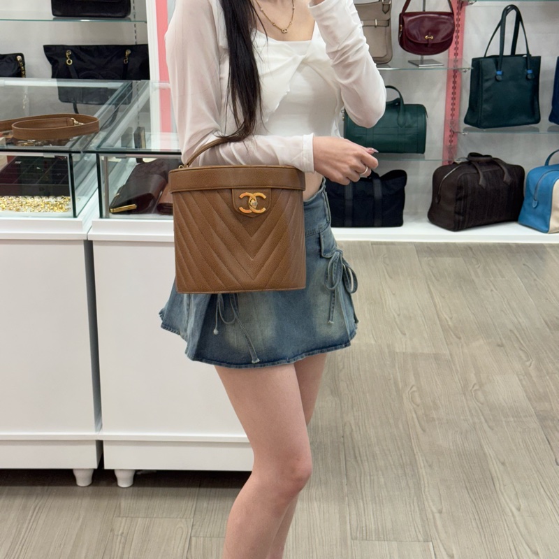 Chanel 奶金水桶化妝包-8