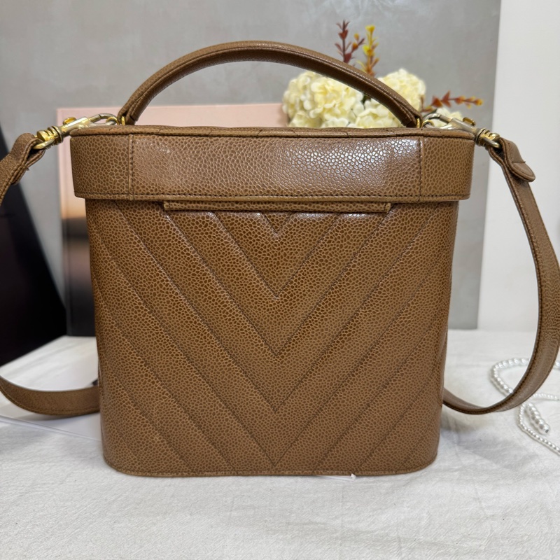 Chanel 奶金水桶化妝包-9