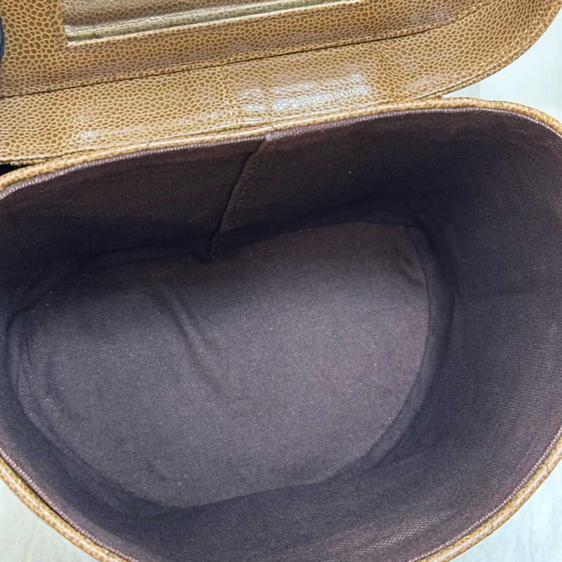 Chanel 奶金水桶化妝包-14