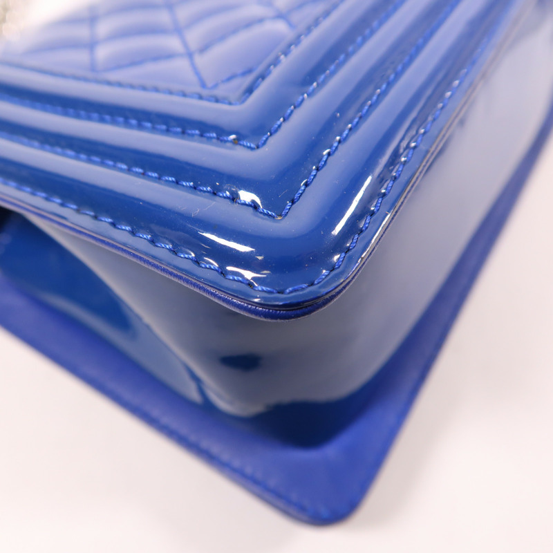 CHANEL 漆皮皮革Boy 25銀扣鏈帶肩背袋-14