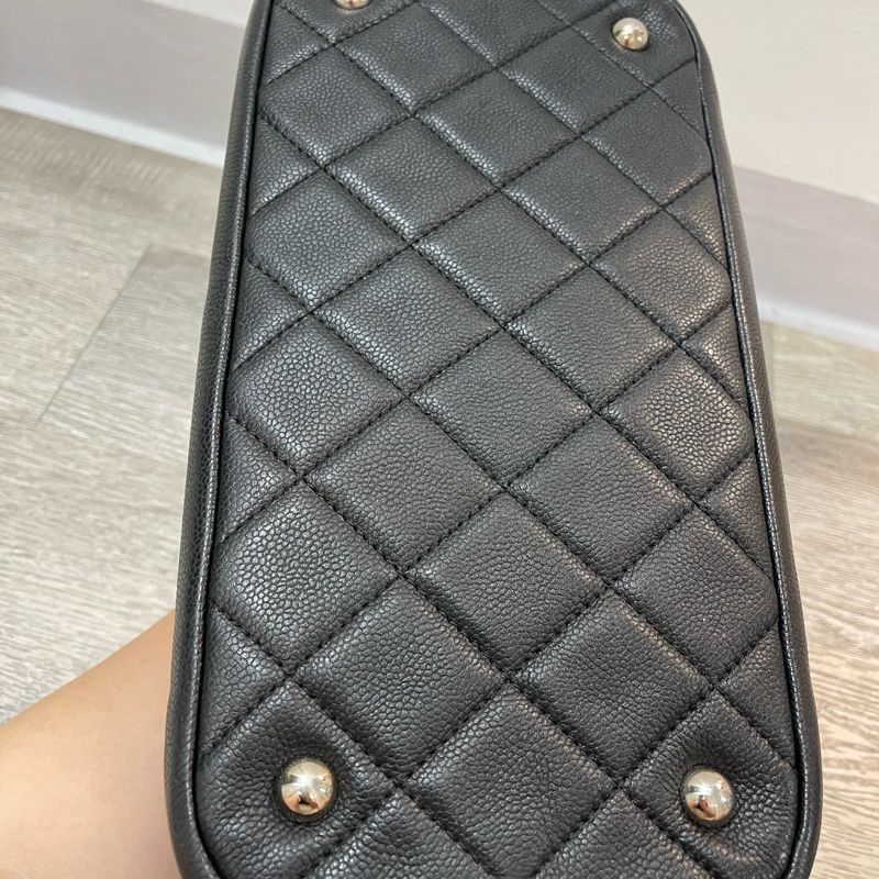 Chanel 黑銀牛皮雙C大logo 大號托特包-7