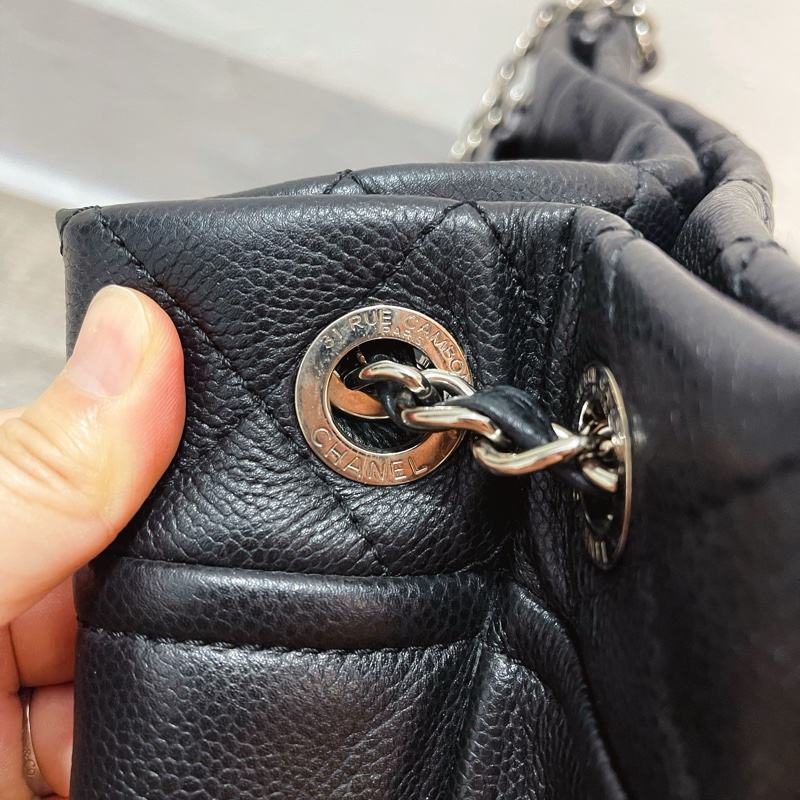 Chanel 黑銀牛皮雙C大logo 大號托特包-11
