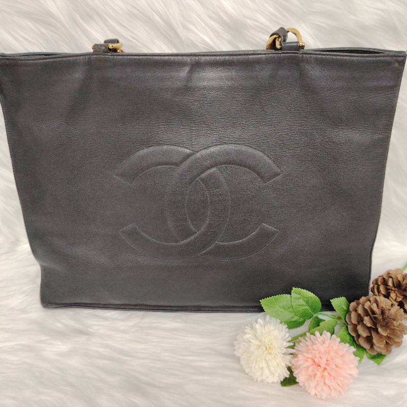 Chanel 香奈兒Tote 黑色 浮雕logo 油蠟牛皮-0