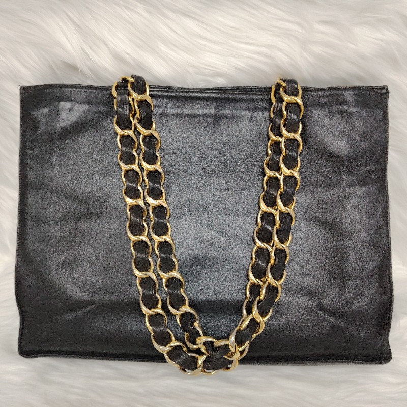 Chanel 香奈兒Tote 黑色 浮雕logo 油蠟牛皮-1