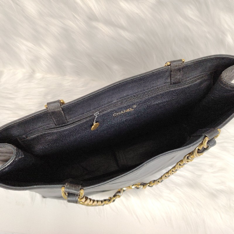 Chanel 香奈兒Tote 黑色 浮雕logo 油蠟牛皮-6