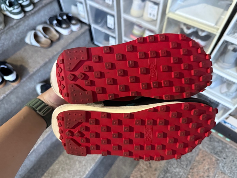 Nike sacai 9成新 僅踩地-4
