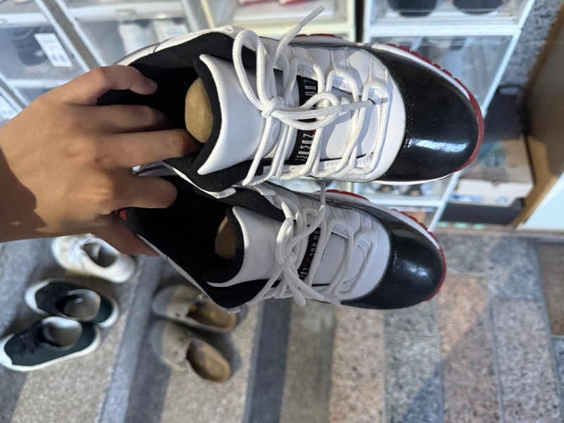 Nike Jordan 11 經典配色 近全新-0