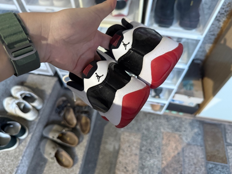 Nike Jordan 11 經典配色 近全新-6