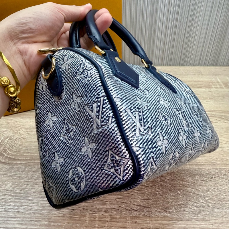 LV M23069 speedy 20 限量稀有炫彩丹寧配色波士頓手提斜背包-14