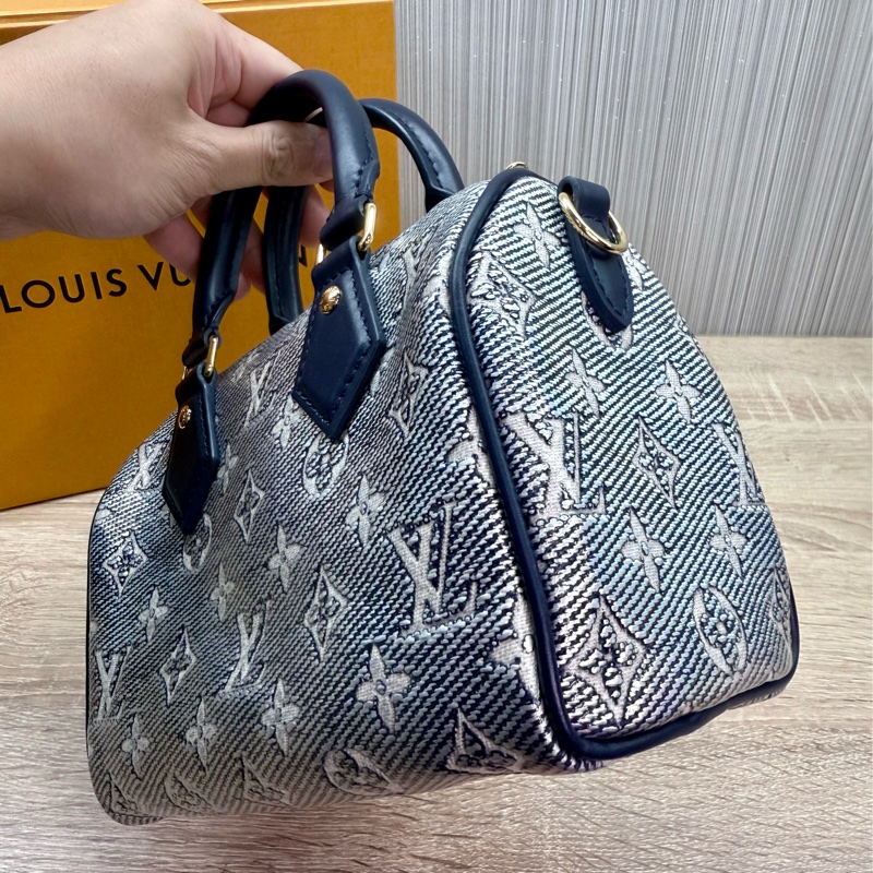 LV M23069 speedy 20 限量稀有炫彩丹寧配色波士頓手提斜背包-15