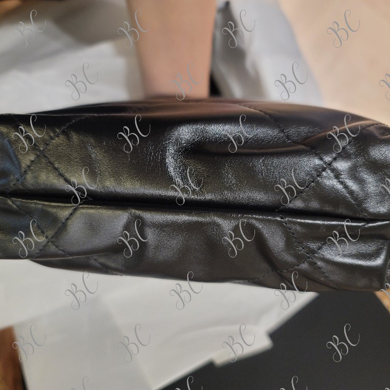 chanel 22 mini bag 黑金 全新全配  jennie 示範-3