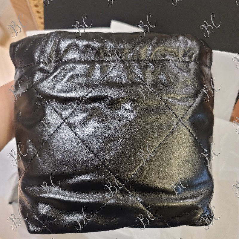 chanel 22 mini bag 黑金 全新全配  jennie 示範-4