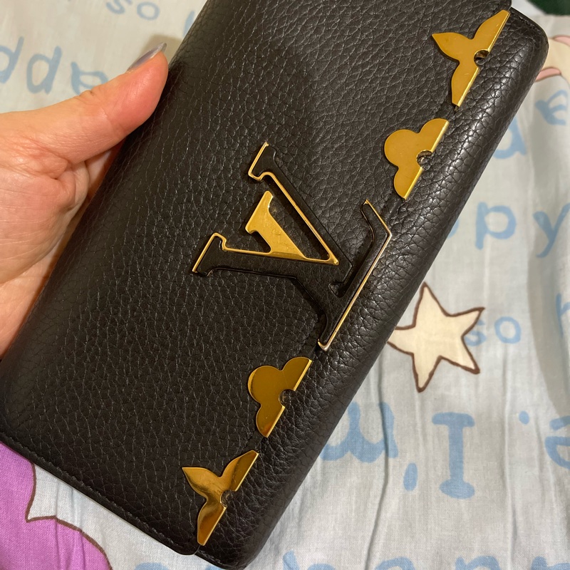全新 百貨專櫃 LV黑色Capucines金屬邊 翻蓋長夾-20