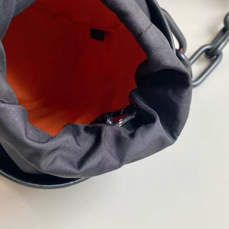 lv黑色壓紋chalk nano抽繩水桶包soblack 斜背包12*17*11cm 98新配件塵袋-6