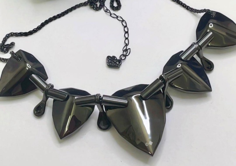 Swarovski 墨黑色赤鐵礦銀夜項鍊 莎樂美暗黑時尚-3