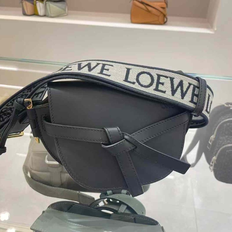 Loewe Gate 黑色馬鞍包 幾乎全新-1