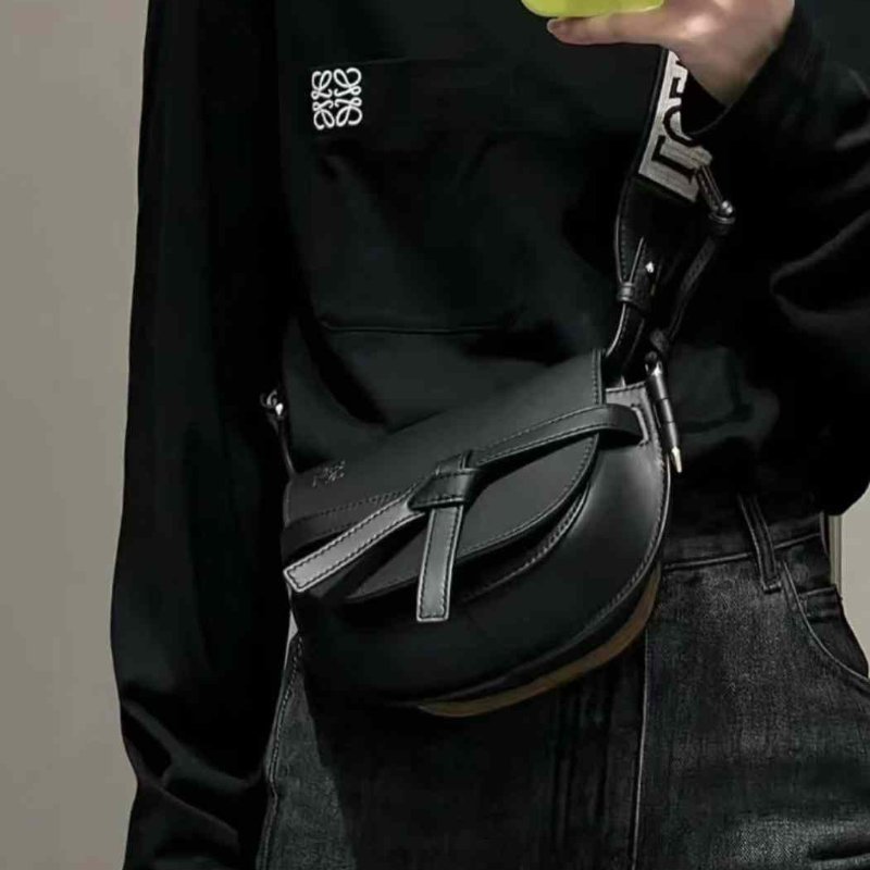 Loewe Gate 黑色馬鞍包 幾乎全新-2