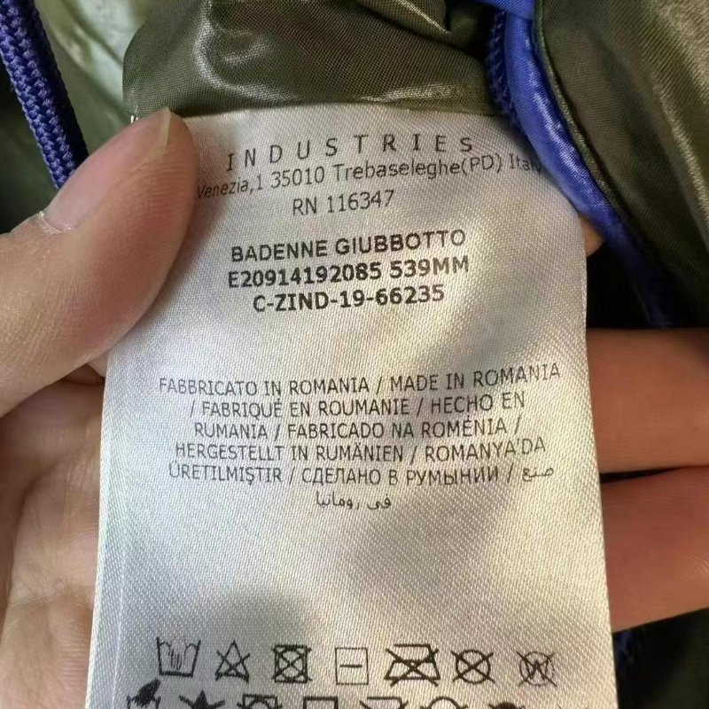 MONCLER 藍色羽絨外套 穿沒幾次很新 尺寸2碼-2