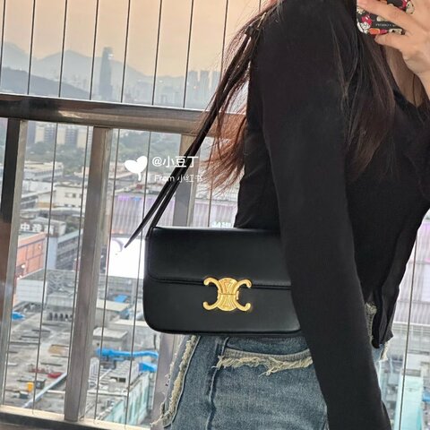 Celine Triomphe 黑金亮面小牛皮腋下包 21年 99新 20.5*11 配件塵袋