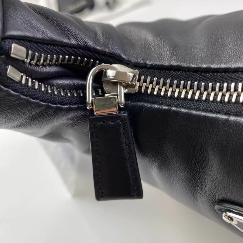 PRADA 斜背腋下包 迷你黑色 12.5*21*6.5cm 99新 配件塵袋-3