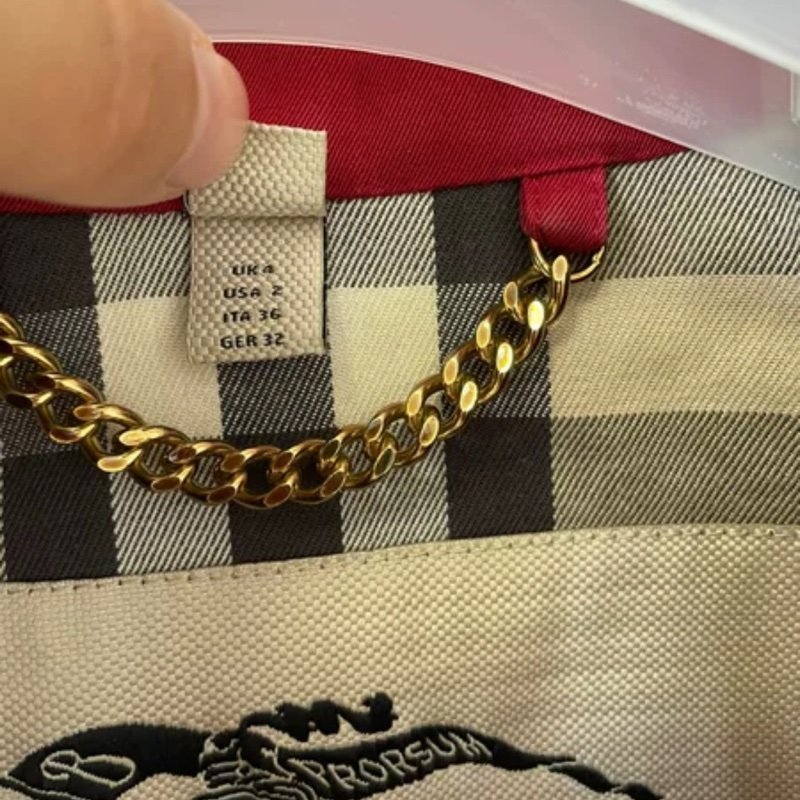 Burberry 紅色風衣外套 UK4號 衣長81，胸圍92以内 原價近七萬二-2