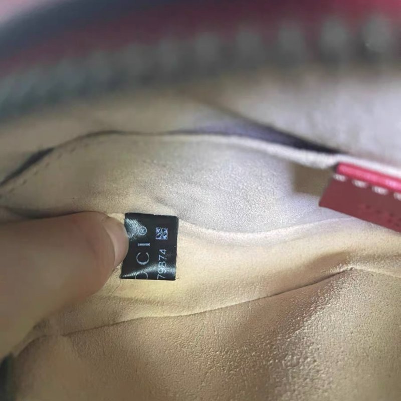 Gucci marmont 紅色 腰包，配件有防塵袋，腰帶長度90cm 尺寸18×15×5-4