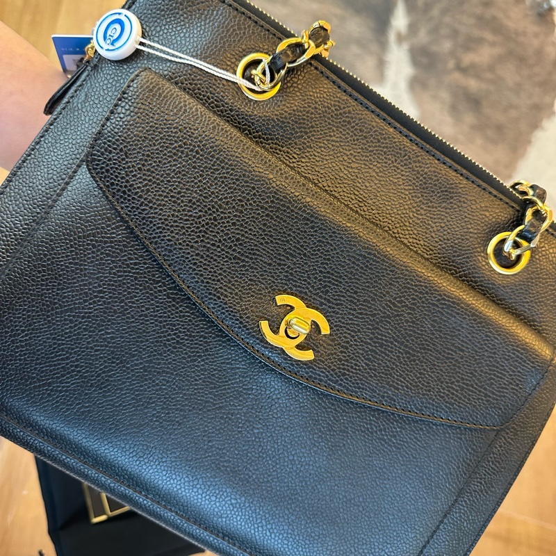 Chanel 香奈兒雙 c 扣黑金魚子醬奶粉鏈包-1