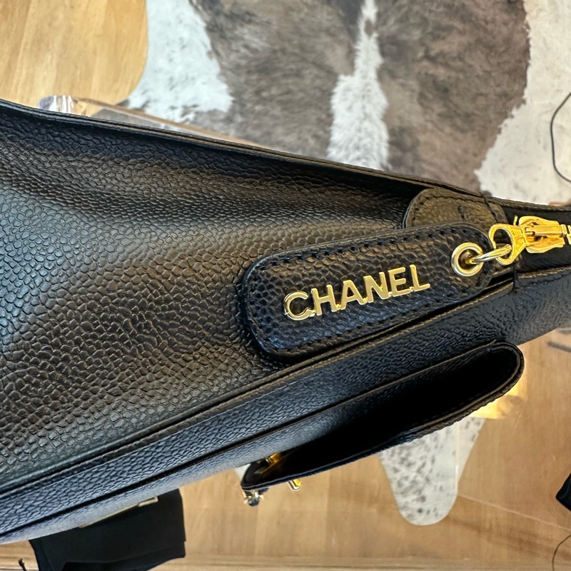 Chanel 香奈兒雙 c 扣黑金魚子醬奶粉鏈包-12