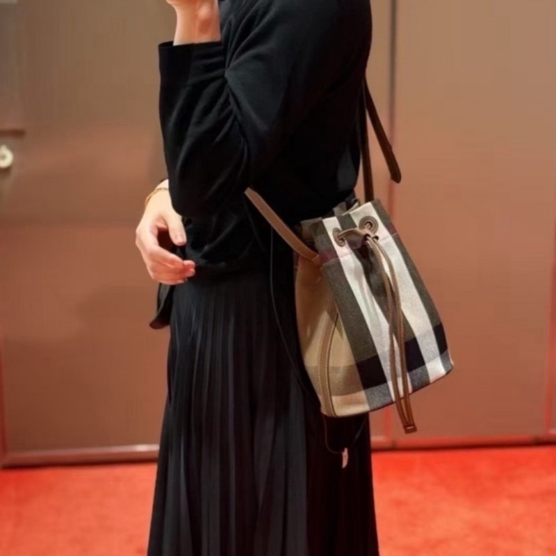 BURBERRY 巴寶莉 經典格紋棉麻拼接牛皮 肩背包 斜背包 水桶包-1