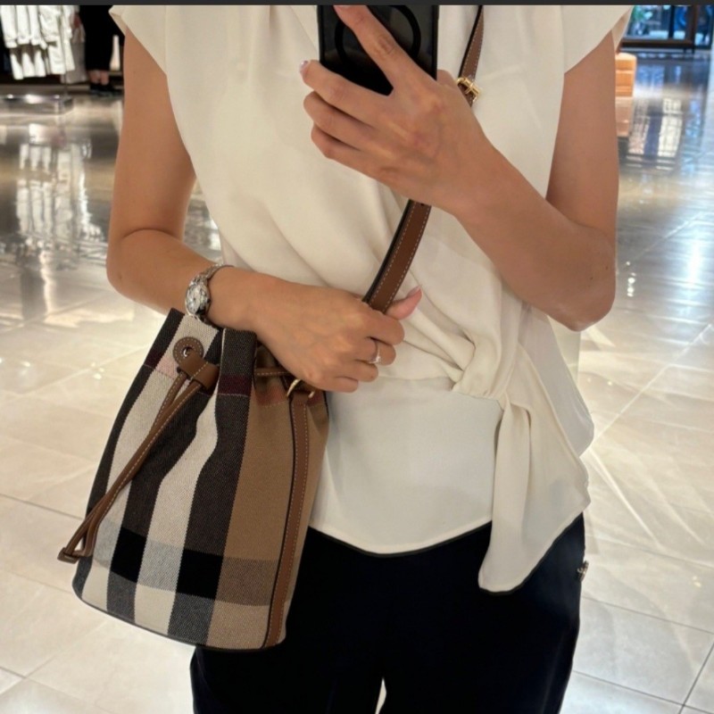 BURBERRY 巴寶莉 經典格紋棉麻拼接牛皮 肩背包 斜背包 水桶包-3