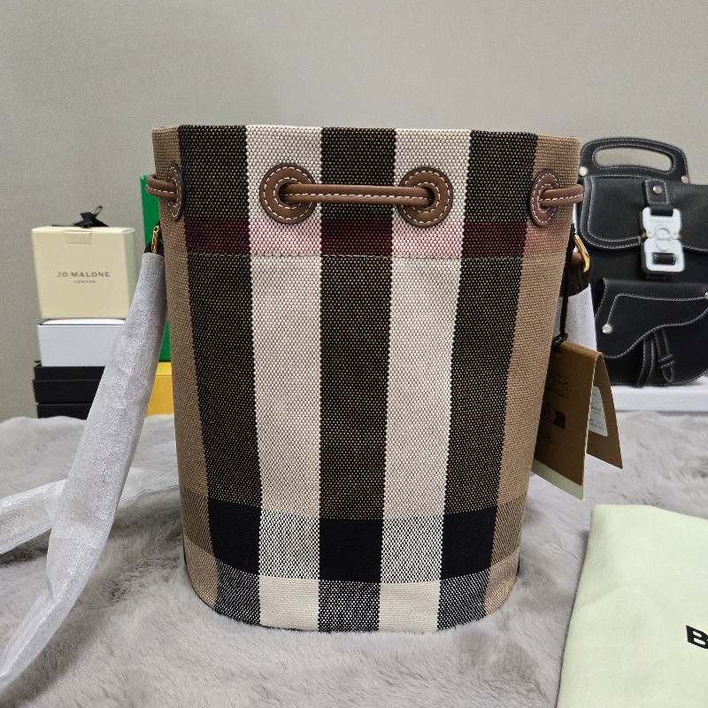 BURBERRY 巴寶莉 經典格紋棉麻拼接牛皮 肩背包 斜背包 水桶包-9