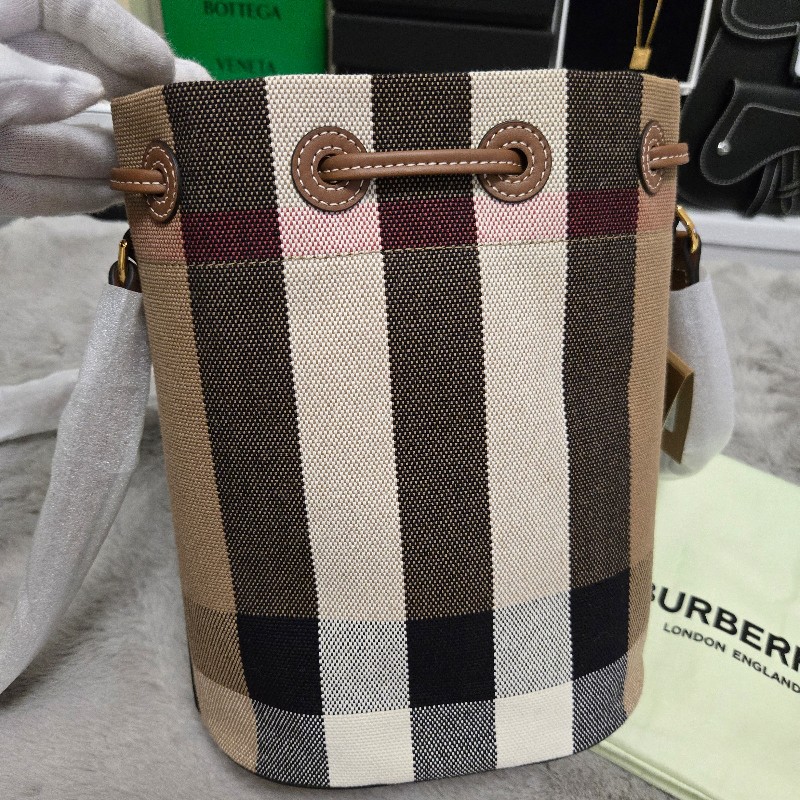 BURBERRY 巴寶莉 經典格紋棉麻拼接牛皮 肩背包 斜背包 水桶包-10