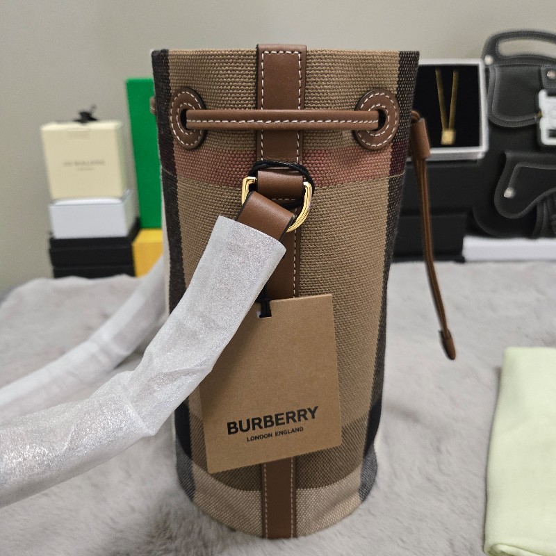 BURBERRY 巴寶莉 經典格紋棉麻拼接牛皮 肩背包 斜背包 水桶包-11